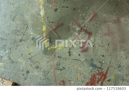 髒牆、噴塗鴉的混凝土牆、飛濺的油漆、噴漆 髒牆、噴塗鴉的混凝土牆、飛濺的油漆、噴漆 117538603