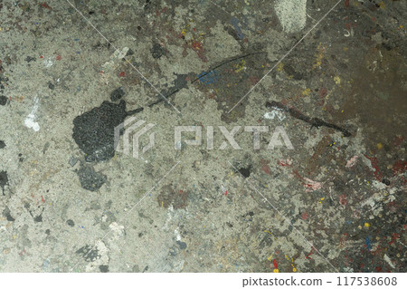 髒牆、噴塗鴉的混凝土牆、飛濺的油漆、噴漆 117538608
