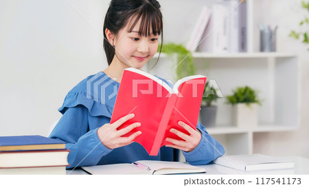 Girls to Read 117541173