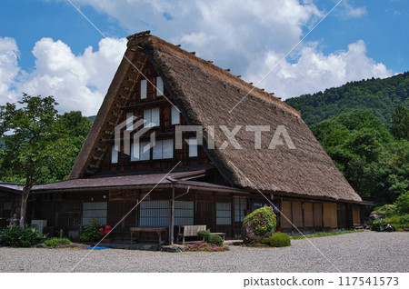 白川鄉、合掌造房屋和茅草屋頂 白川鄉、合掌造房屋和茅草屋頂 117541573