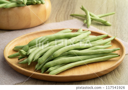 Common bean,Bush beans are french green beans in wooden plate. 117541926
