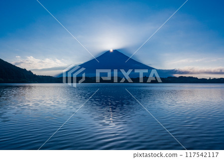 [靜岡縣]狸湖的鑽石富士（連拍照片2） 117542117