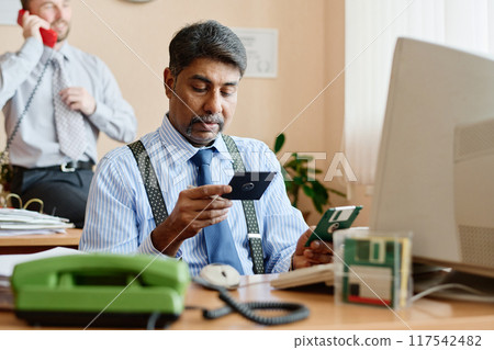 Using Multiple Mobile Phones in Office Environment 117542482