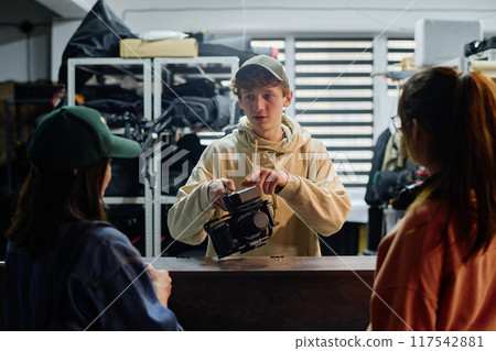 Demonstrating Camera Usage With Peers in Workshop Setting 117542881