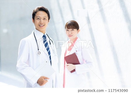 male and female doctors in the hospital 117543090