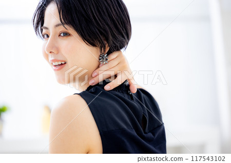 Young lady's portrait Young lady's portrait 117543102