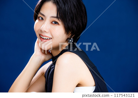 Cool woman 117543121