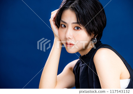 Cool woman Cool woman 117543132