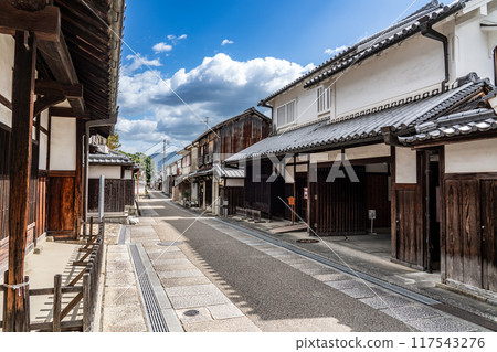 [Important Preservation District for Groups of Traditional Buildings] Tondabayashi Jinaimachi, Jinaimachi Center and Higashisuji, Tondabayashi City, Osaka Prefecture 117543276