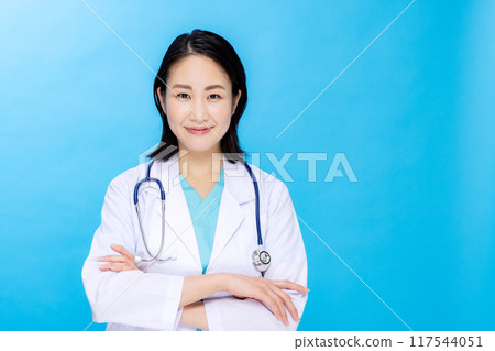 年輕的女醫生白大衣 117544051