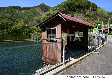 充滿復古氣息的巴士站(黑河渡水壩) 充滿復古氣息的巴士站(黑河渡水壩) 117546252