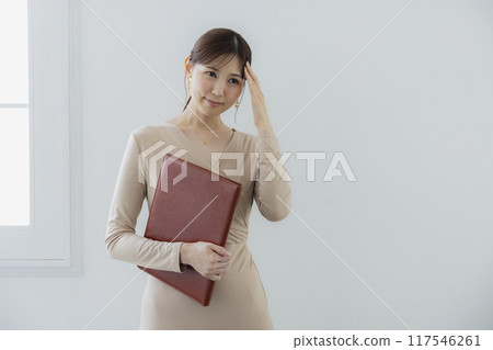 有文件的女商人 有文件的女商人 117546261