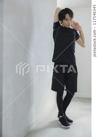 Man wearing sportswear 117546345