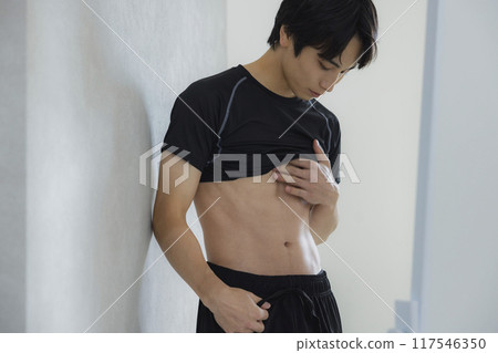 一個穿著運動服的男人 一個穿著運動服的男人 117546350