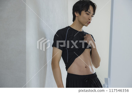 Man wearing sportswear 117546356