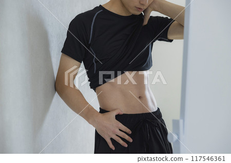 Man wearing sportswear 117546361