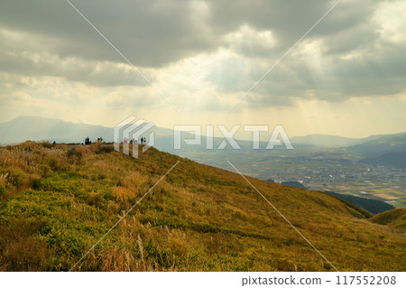 從大觀峰看秋天的阿蘇火山口（11月/熊本縣阿蘇市） 117552208