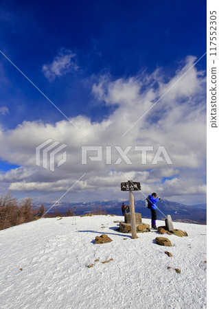 Scenery of the summit of Mt. Nyukasa in winter 117552305