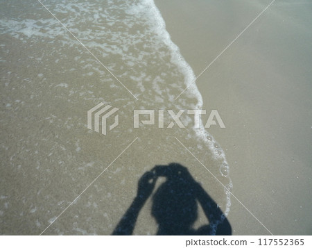 沙子和波浪 117552365