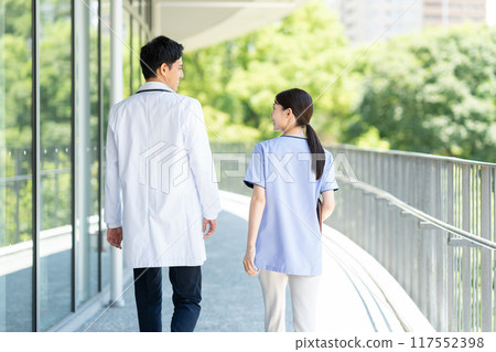 Young doctors and nurses working in hospitals 117552398