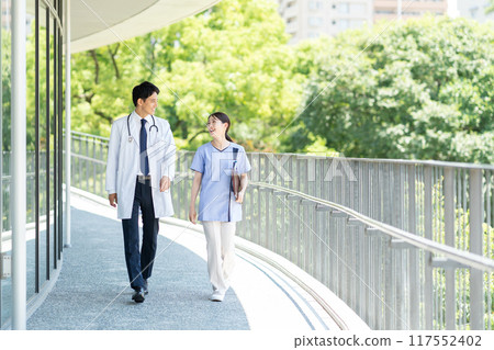 Young doctors and nurses working in hospitals Young doctors and nurses working in hospitals 117552402