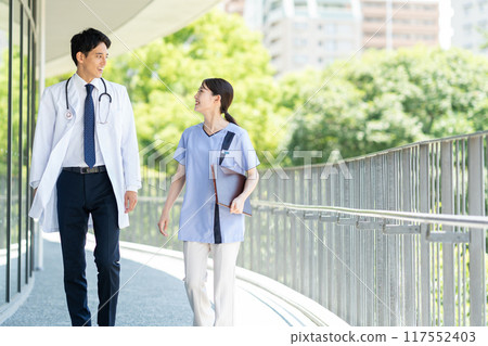 Young doctors and nurses working in hospitals 117552403