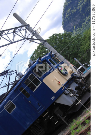 EF64-1001 locomotive stops at Yokokawa Station with the rugged Myogi mountains in the background_Photo taken on August 17, 2024 EF64-1001 locomotive stops at Yokokawa Station with the rugged Myogi mountains in the background_Photo taken on August 17, 2024 117553869