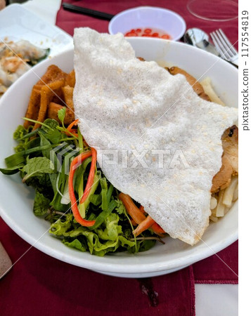 Cao Lau, one of Hoi An's specialty dishes 117554819