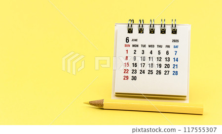 黃色背景 2025 年 6 月日曆 — 用於活動日程和日程管理的照片資料 黃色背景 2025 年 6 月日曆 — 用於活動日程和日程管理的照片資料 117555307