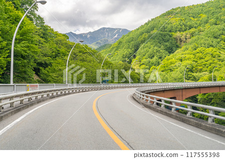 Nishizawa Bridge - View of Mount Keikan and Mount Kozoku 117555398