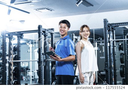 Male and female personal trainers looking at camera 117555524