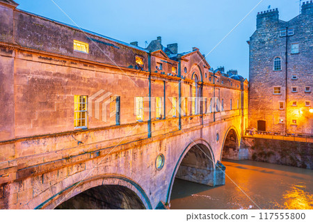 Pulteney Bridge spanning the River Avon, in Bath England 117555800