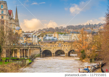Pulteney Bridge spanning the River Avon, in Bath England Pulteney Bridge spanning the River Avon, in Bath England 117555801