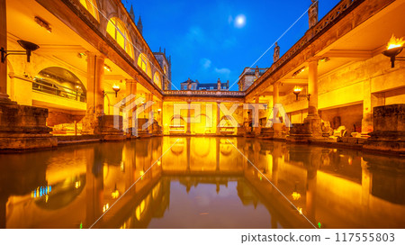 Historical roman bathes in Bath city, England 117555803