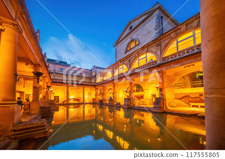 Historical roman bathes in Bath city, England 117555805