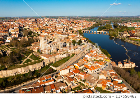 Aerial photo of Zamora with view of Duero River 117556462