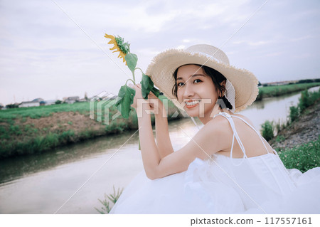 Pre-wedding photo shoot by the river 117557161