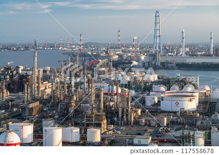 <Mie Prefecture> Factory evening view, Yokkaichi Petrochemical Complex <Mie Prefecture> Factory evening view, Yokkaichi Petrochemical Complex 117558678