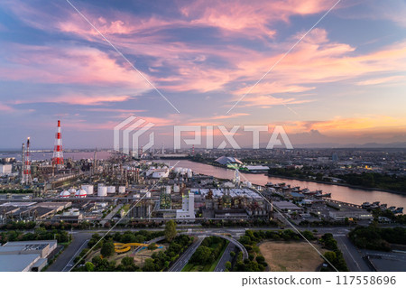 <Mie Prefecture> Factory evening view, Yokkaichi Petrochemical Complex <Mie Prefecture> Factory evening view, Yokkaichi Petrochemical Complex 117558696
