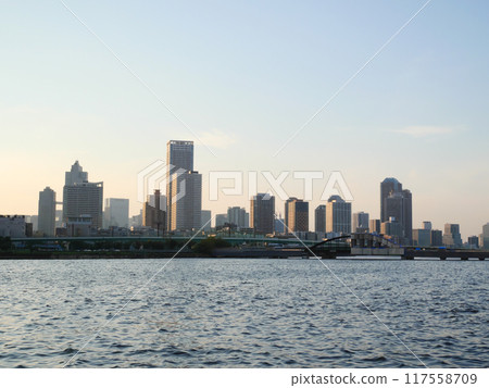 Tokyo landscape seen from the waterside | Tsukishima, Tsukuda, Harumi 117558709