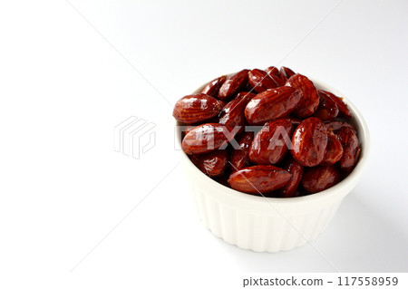 Handmade caramelized almonds Caramel almonds Handmade caramelized almonds Caramel almonds 117558959