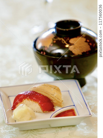 晚餐的壽司和碗 117560036