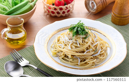 鍋煎銀魚和紫蘇義大利麵,紫蘇葉和奶油的香氣和白甦的鮮美味道絕妙。 鍋煎銀魚和紫蘇義大利麵,紫蘇葉和奶油的香氣和白甦的鮮美味道絕妙。 117560311