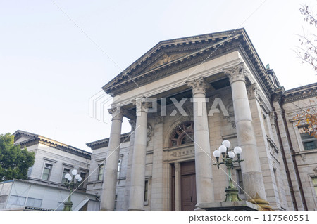 Osaka Prefectural Nakanoshima Library Osaka Prefectural Nakanoshima Library 117560551