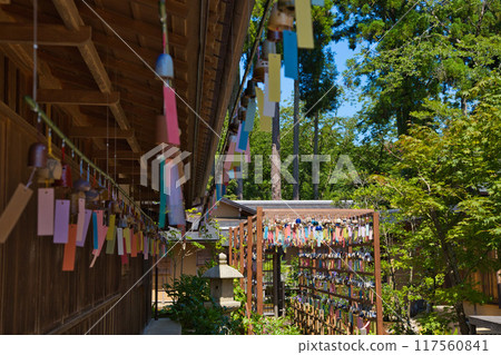 Echizen Pottery Village in summer with beautiful wind chimes and crape myrtle 117560841
