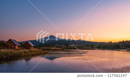 鳥在日落的海山 鳥在日落的海山 117562247