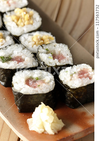 Assorted rolled sushi 117563732