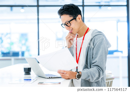 Businessman working in the office Photo cooperation: WEEK Shibadaimon (Sun Frontier Fudousan) Businessman working in the office Photo cooperation: WEEK Shibadaimon (Sun Frontier Fudousan) 117564517