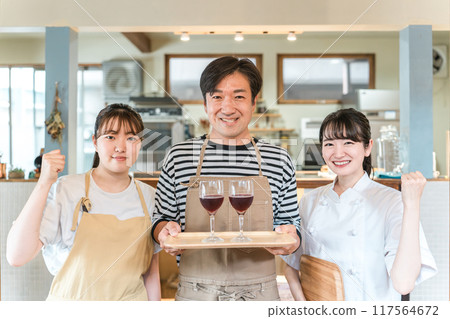 Izakaya, restaurant, and cafe staff (three people) holding glasses of red wine 117564672