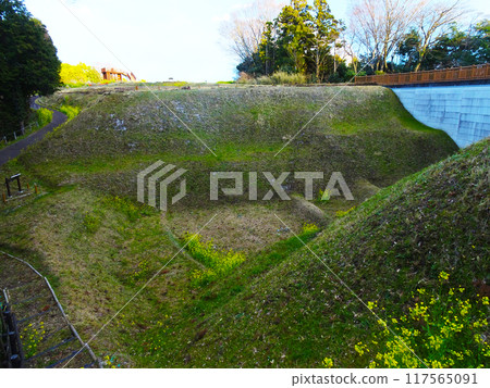 Horikiri of Kawamura Castle ruins (Yamakita Town, Ashigarakami District, Kanagawa Prefecture) 117565091